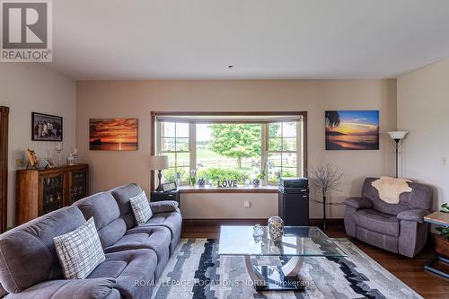 1919 Concession 6 Road S, Clearview, ON - Indoor Photo Showing Living Room