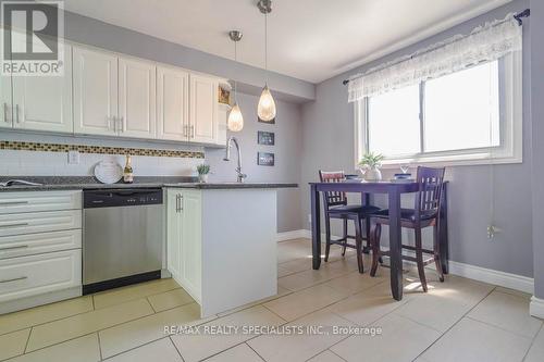 51 Franklin Court, Brampton, ON - Indoor Photo Showing Kitchen