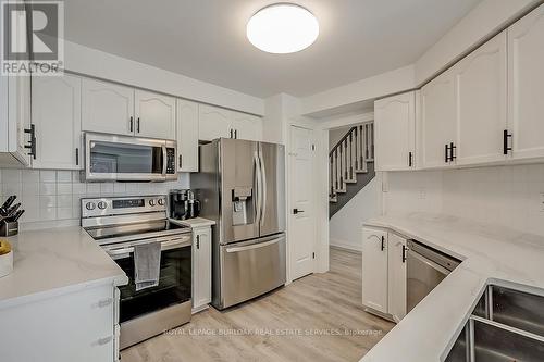 35 - 2022 Atkinson Drive, Burlington (Rose), ON - Indoor Photo Showing Kitchen With Stainless Steel Kitchen