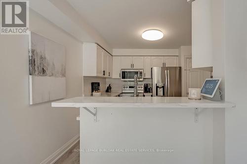 35 - 2022 Atkinson Drive, Burlington (Rose), ON - Indoor Photo Showing Kitchen