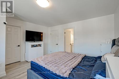 35 - 2022 Atkinson Drive, Burlington (Rose), ON - Indoor Photo Showing Bedroom