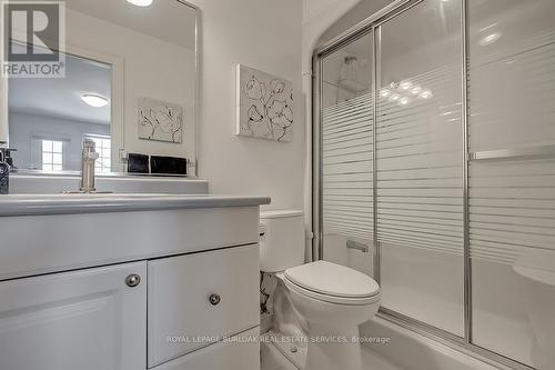 35 - 2022 Atkinson Drive, Burlington (Rose), ON - Indoor Photo Showing Bathroom