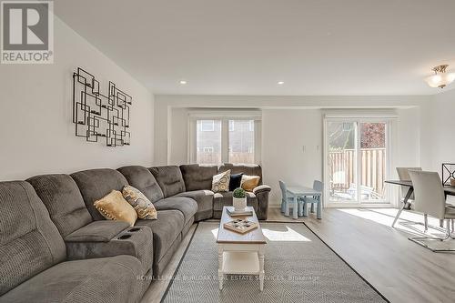 35 - 2022 Atkinson Drive, Burlington (Rose), ON - Indoor Photo Showing Living Room