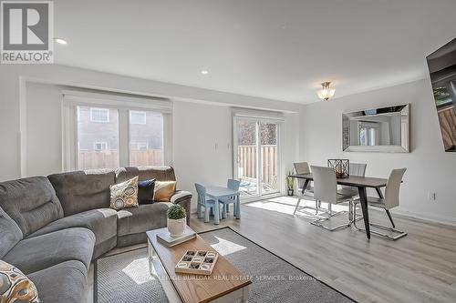 35 - 2022 Atkinson Drive, Burlington (Rose), ON - Indoor Photo Showing Living Room