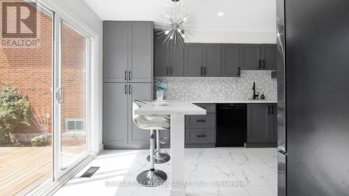 11 Cavalier Court, Brampton (Madoc), ON - Indoor Photo Showing Kitchen