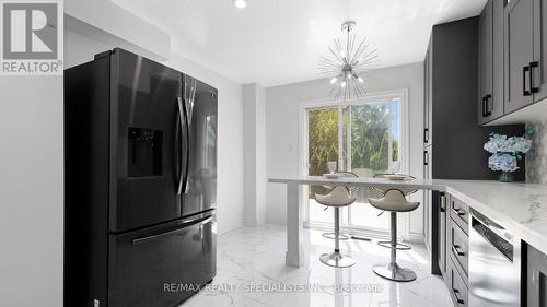 11 Cavalier Court, Brampton (Madoc), ON - Indoor Photo Showing Kitchen