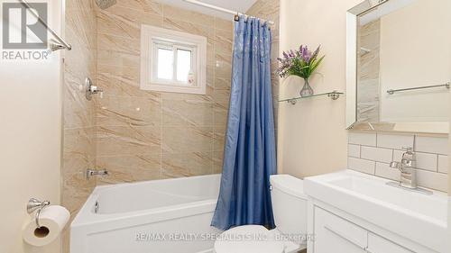 11 Cavalier Court, Brampton (Madoc), ON - Indoor Photo Showing Bathroom