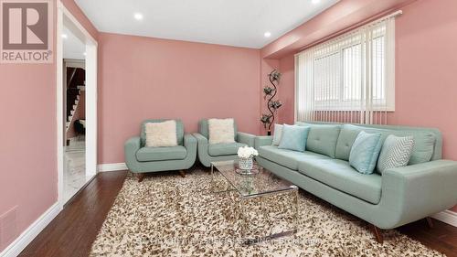 11 Cavalier Court, Brampton (Madoc), ON - Indoor Photo Showing Living Room