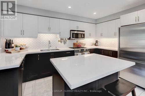 25C - 928 Queen Street W, Mississauga (Lorne Park), ON - Indoor Photo Showing Kitchen With Upgraded Kitchen