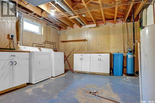 213 Durham Drive, Regina, SK - Indoor Photo Showing Laundry Room