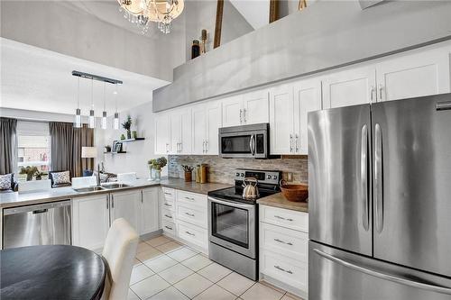 6 1/2 Kopperfield Lane, Hamilton, ON - Indoor Photo Showing Kitchen With Stainless Steel Kitchen With Double Sink With Upgraded Kitchen