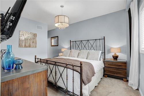 6 1/2 Kopperfield Lane, Hamilton, ON - Indoor Photo Showing Bedroom