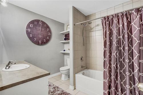 6 1/2 Kopperfield Lane, Hamilton, ON - Indoor Photo Showing Bathroom