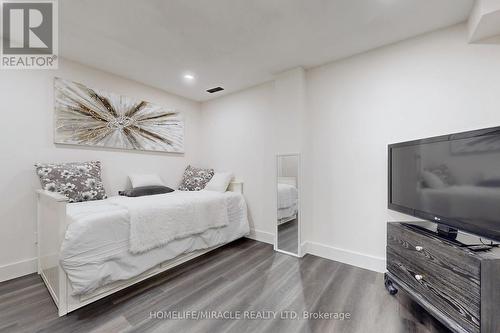 658 Mortimer Drive, Cambridge, ON - Indoor Photo Showing Bedroom