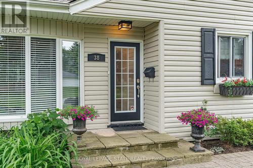 38 Parker Avenue, Hamilton (Ancaster), ON - Outdoor