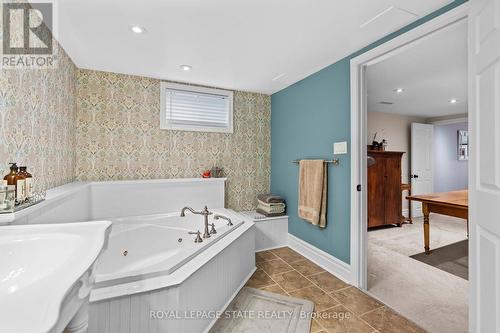 38 Parker Avenue, Hamilton (Ancaster), ON - Indoor Photo Showing Bathroom