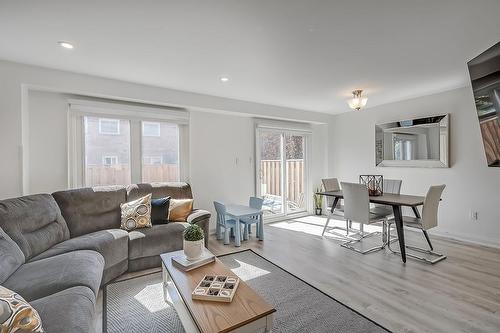 2022 Atkinson Drive|Unit #35, Burlington, ON - Indoor Photo Showing Living Room