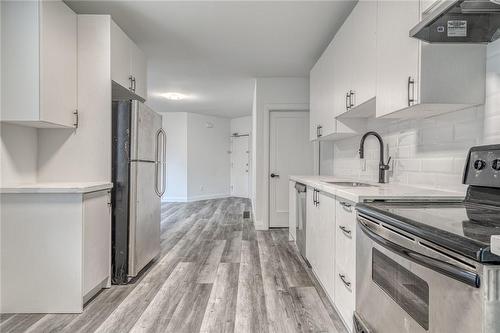 27 Grove Street, Hamilton, ON - Indoor Photo Showing Kitchen With Upgraded Kitchen