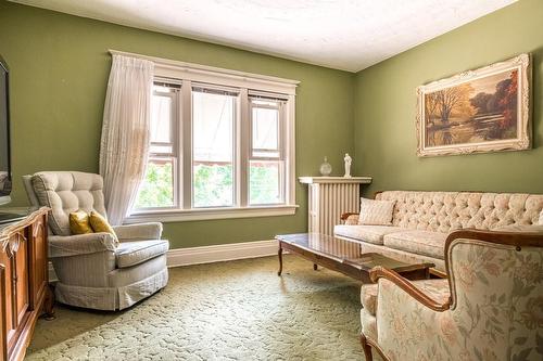 178 St. Clair Boulevard, Hamilton, ON - Indoor Photo Showing Living Room