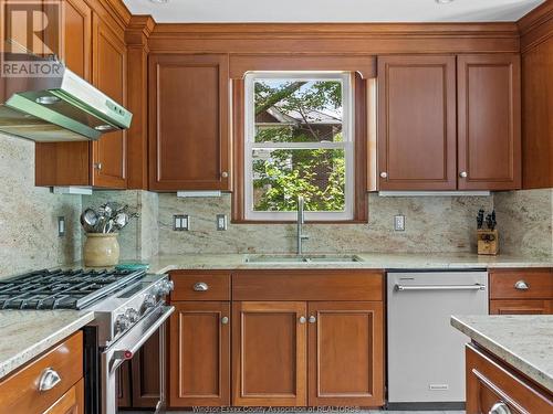 878 Victoria Avenue, Windsor, ON - Indoor Photo Showing Kitchen