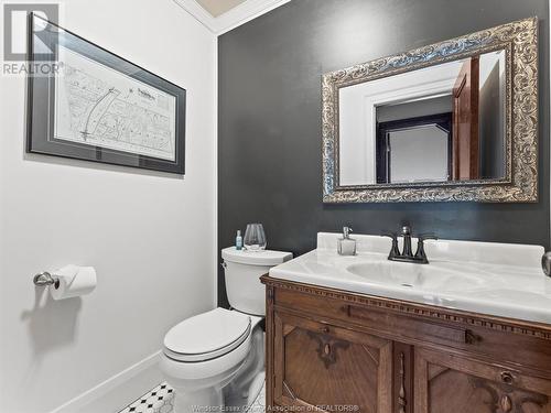 878 Victoria Avenue, Windsor, ON - Indoor Photo Showing Bathroom