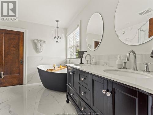 878 Victoria Avenue, Windsor, ON - Indoor Photo Showing Bathroom