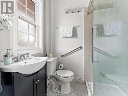 878 Victoria Avenue, Windsor, ON - Indoor Photo Showing Bathroom