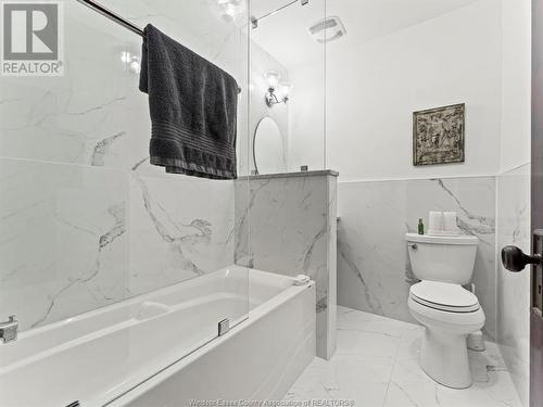 878 Victoria Avenue, Windsor, ON - Indoor Photo Showing Bathroom