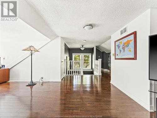 878 Victoria Avenue, Windsor, ON - Indoor Photo Showing Other Room