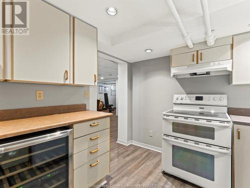 878 Victoria Avenue, Windsor, ON - Indoor Photo Showing Kitchen