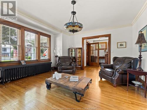 878 Victoria Avenue, Windsor, ON - Indoor Photo Showing Living Room