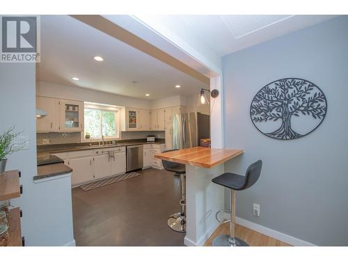 2506 24 Street, Vernon, BC - Indoor Photo Showing Kitchen