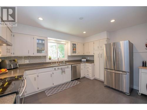 2506 24 Street, Vernon, BC - Indoor Photo Showing Kitchen With Double Sink