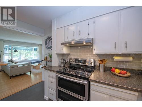 2506 24 Street, Vernon, BC - Indoor Photo Showing Kitchen