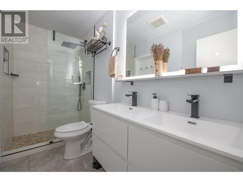 2506 24 Street, Vernon, BC - Indoor Photo Showing Bathroom