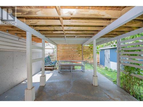 2506 24 Street, Vernon, BC - Indoor Photo Showing Garage