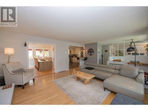 2506 24 Street, Vernon, BC - Indoor Photo Showing Living Room