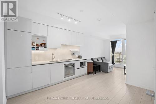 509 - 950 Portage Parkway, Vaughan, ON - Indoor Photo Showing Kitchen