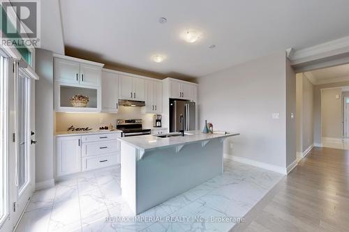 5 Erin Ridge Court, Markham (Victoria Square), ON - Indoor Photo Showing Kitchen