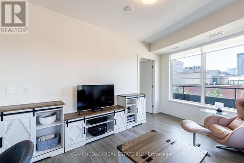 417 - 212 King William Street, Hamilton (Beasley), ON - Indoor Photo Showing Living Room