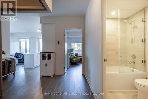 417 - 212 King William Street, Hamilton (Beasley), ON - Indoor Photo Showing Bathroom