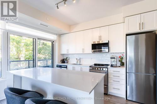 417 - 212 King William Street, Hamilton (Beasley), ON - Indoor Photo Showing Kitchen With Upgraded Kitchen