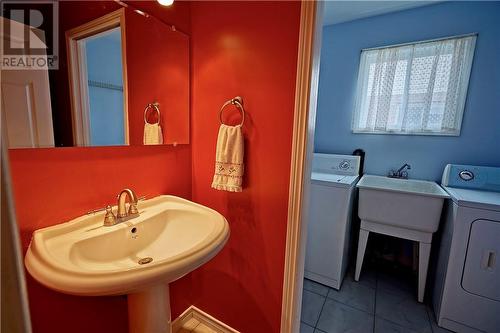 125 Jacob Street, Greater Sudbury, ON - Indoor Photo Showing Laundry Room