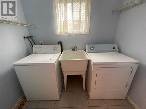 125 Jacob Street, Greater Sudbury, ON - Indoor Photo Showing Laundry Room