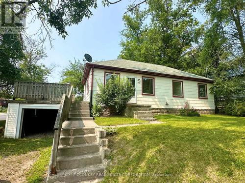 1033 Western Avenue, Peterborough (Otonabee), ON - Outdoor