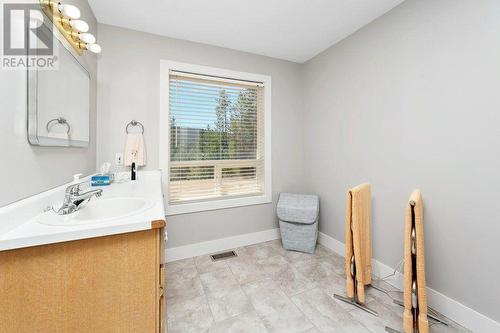 145 Jellicoe Road, Princeton, BC - Indoor Photo Showing Bathroom