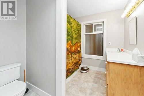 145 Jellicoe Road, Princeton, BC - Indoor Photo Showing Bathroom