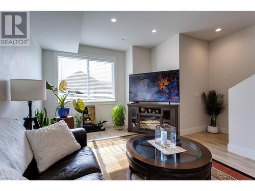 12840 Stillwater Court Unit# 19, Lake Country, BC - Indoor Photo Showing Living Room