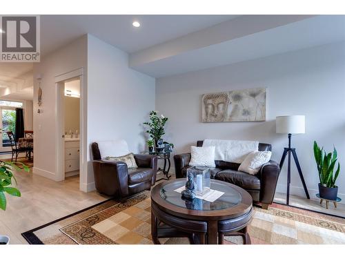 12840 Stillwater Court Unit# 19, Lake Country, BC - Indoor Photo Showing Living Room