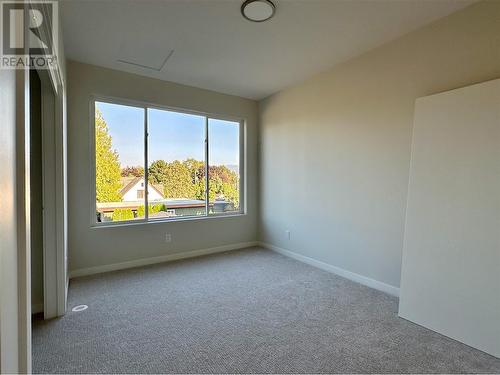 727 Wardlaw Avenue Unit# 2, Kelowna, BC - Indoor Photo Showing Other Room